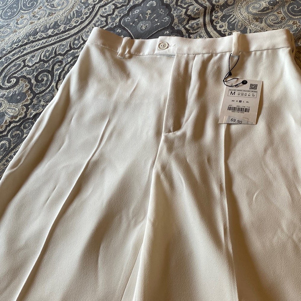 Size M Zara Cream pants-Never worn, brand new!